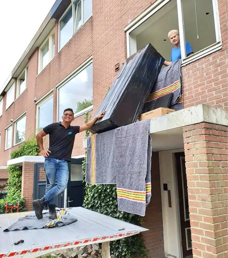 Verhuizer van Someer bij een woning met laadlift